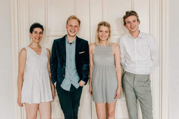 Das Team von Kleider machen Bräute: Lena, Andreas, Maria und Leon